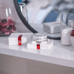 INA ESSENTIALS Crème de rose SPF 30 с Розoво Масло 50 мл